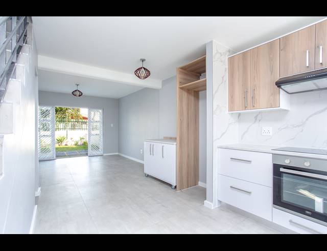 2 BEDROOM APARTMENT SOLD IN RONDEBOSCH EAST